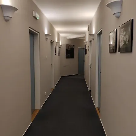 Tulipan Szálloda Prŭhonice