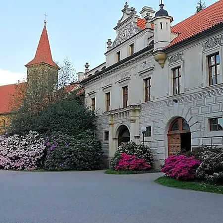 Tulipan Hotel Průhonice