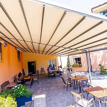 Tulipan 3* Průhonice