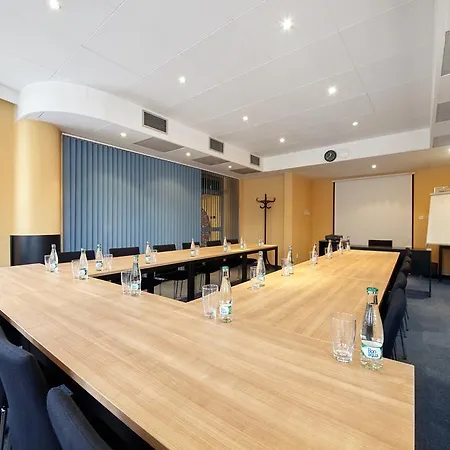 潘普鲁洪尼斯图利酒店 3* 普鲁奥尼斯