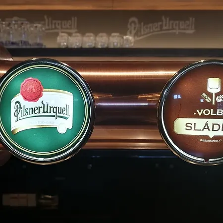 潘普鲁洪尼斯图利酒店 3*