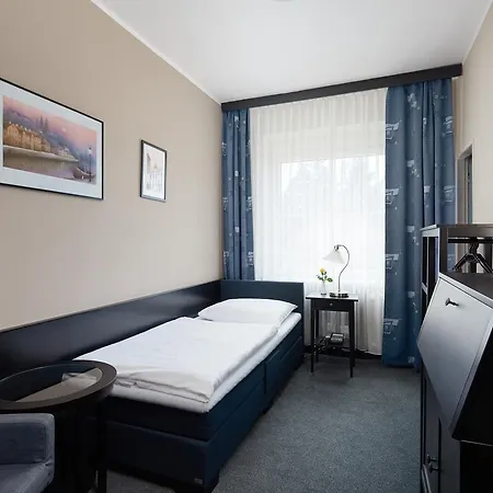 潘普鲁洪尼斯图利酒店 酒店 3*