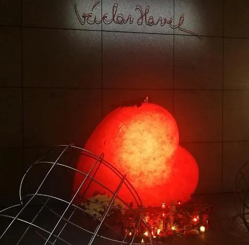 Tulipan Hotel Prŭhonice